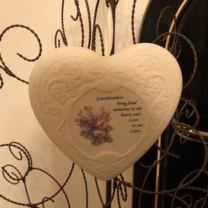 Special Porcelain Heritage Heart “Grandmother”.